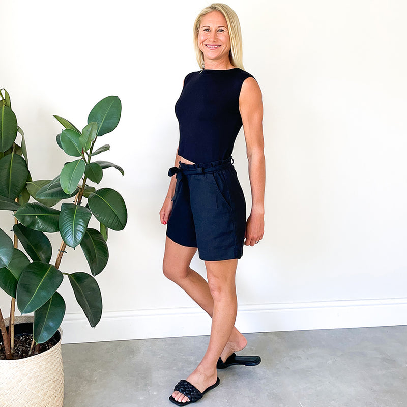 Back Keyhole Top - Black